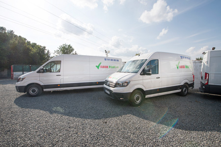 Dos-furgonetas-Volkswagen-Crafter-amplían-la-flota-de-Villalba-Rent,-en-el-Polígono-P29-de-Villalba